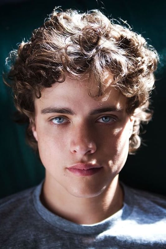 بازیگر Douglas Smith  