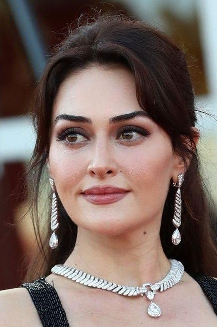 بازیگر Esra Bilgiç  