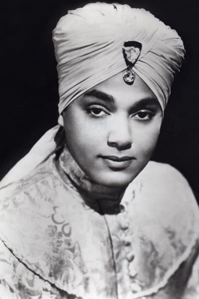 بازیگر Korla Pandit  