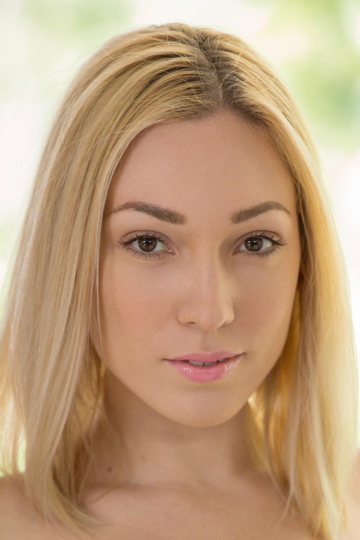 بازیگر Lily LaBeau  