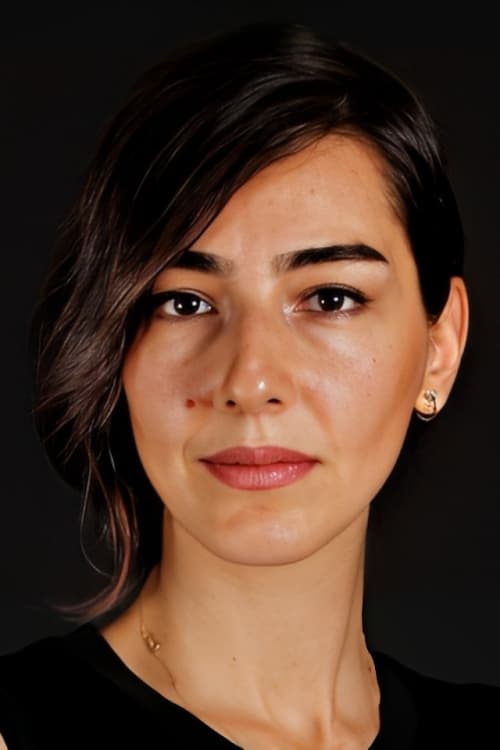 بازیگر Elif Akşar  