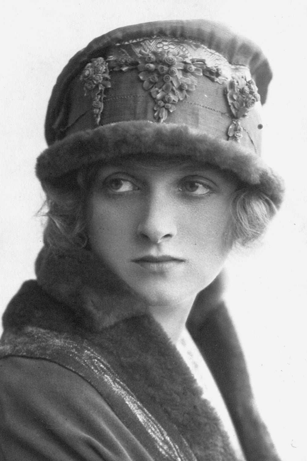 بازیگر Gladys Cooper  