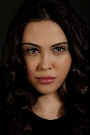 بازیگر Dilara Aksüyek  