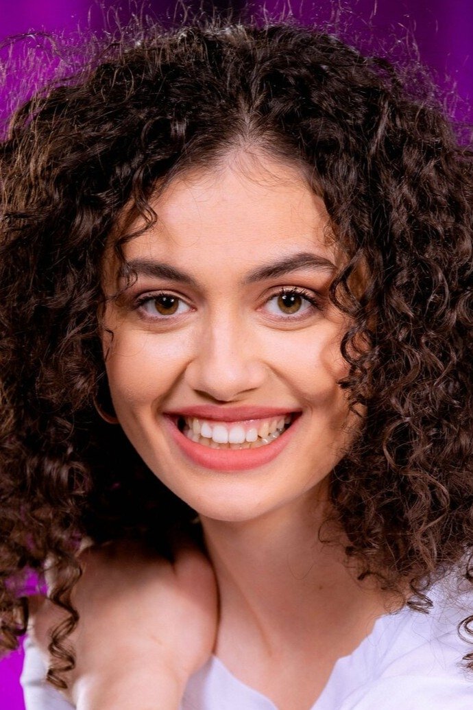 بازیگر Julia Novohradsky  
