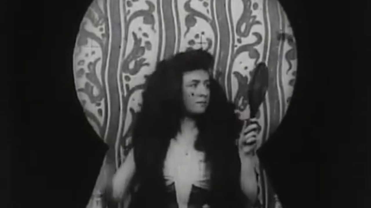 Par le trou de la serrure|Par le trou de la serrure