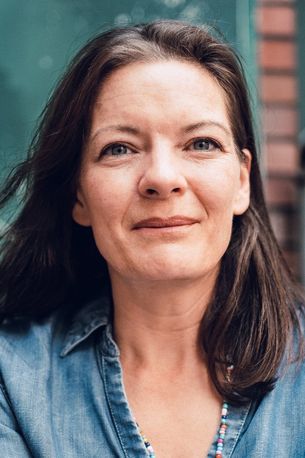 بازیگر Esther Barth  