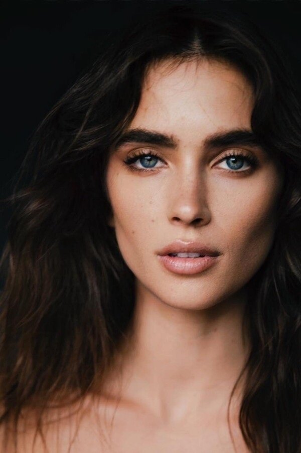 بازیگر Elisha Herbert  