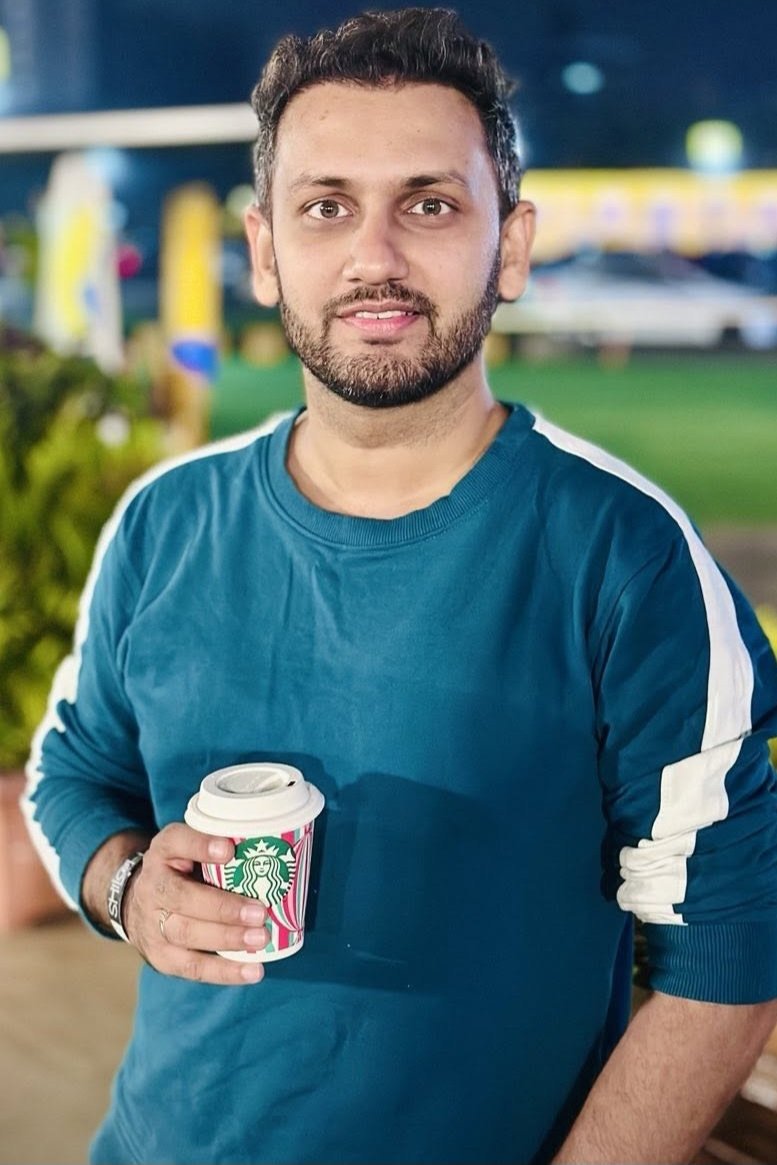 بازیگر Nachiket Dighe  