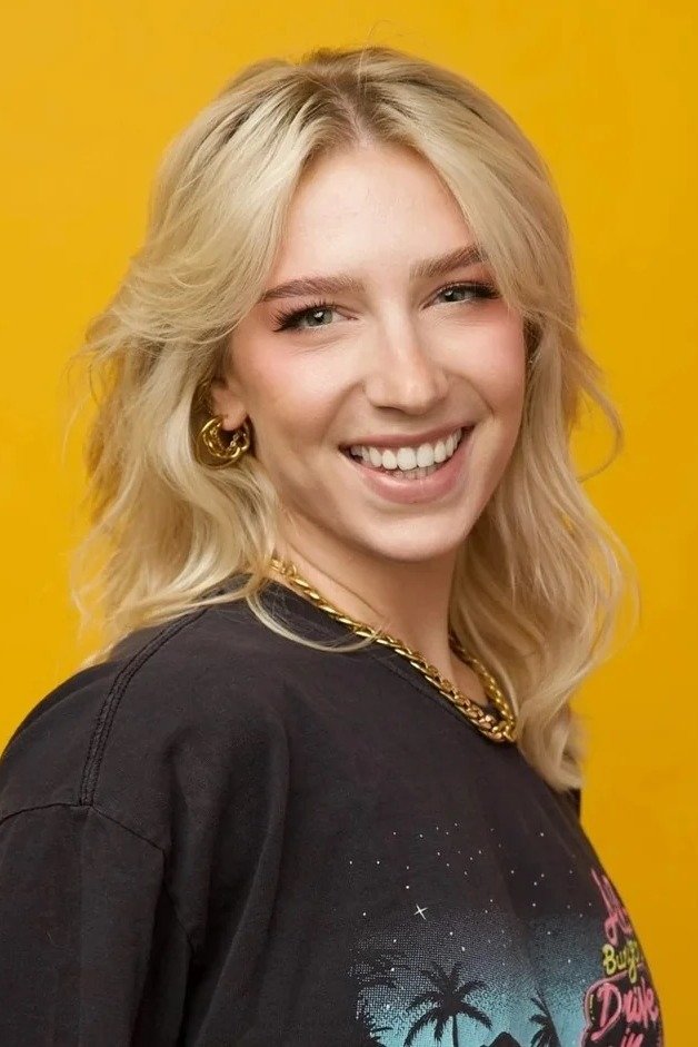 بازیگر Courtney Miller  