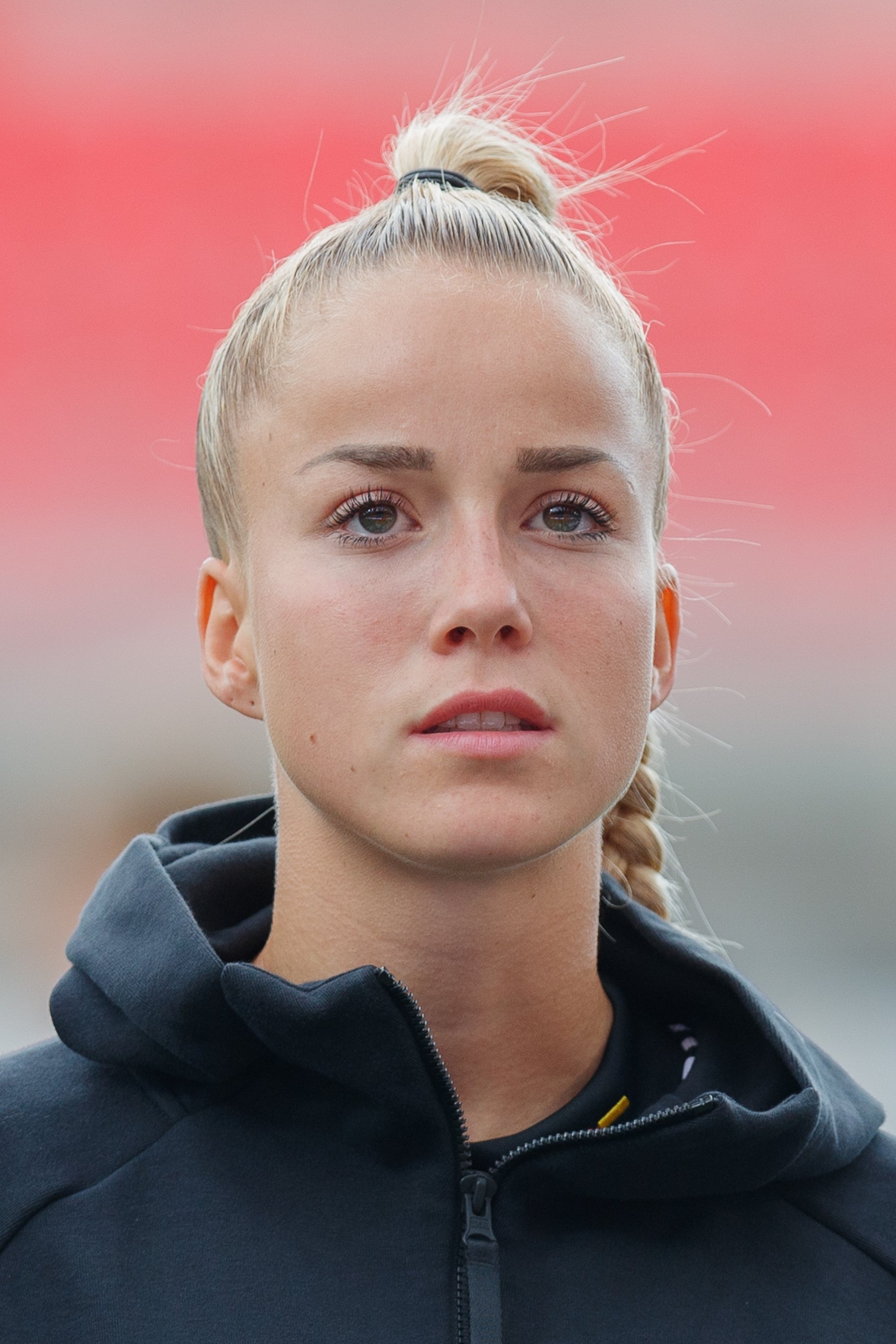 بازیگر Giulia Gwinn  