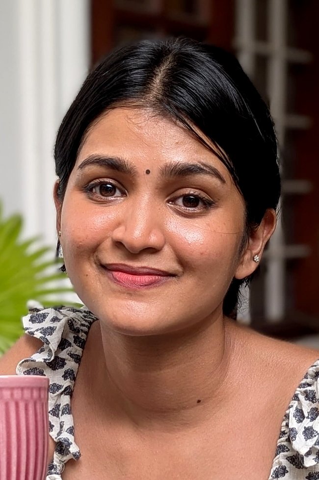 بازیگر Meenakshi Unnikrishnan  