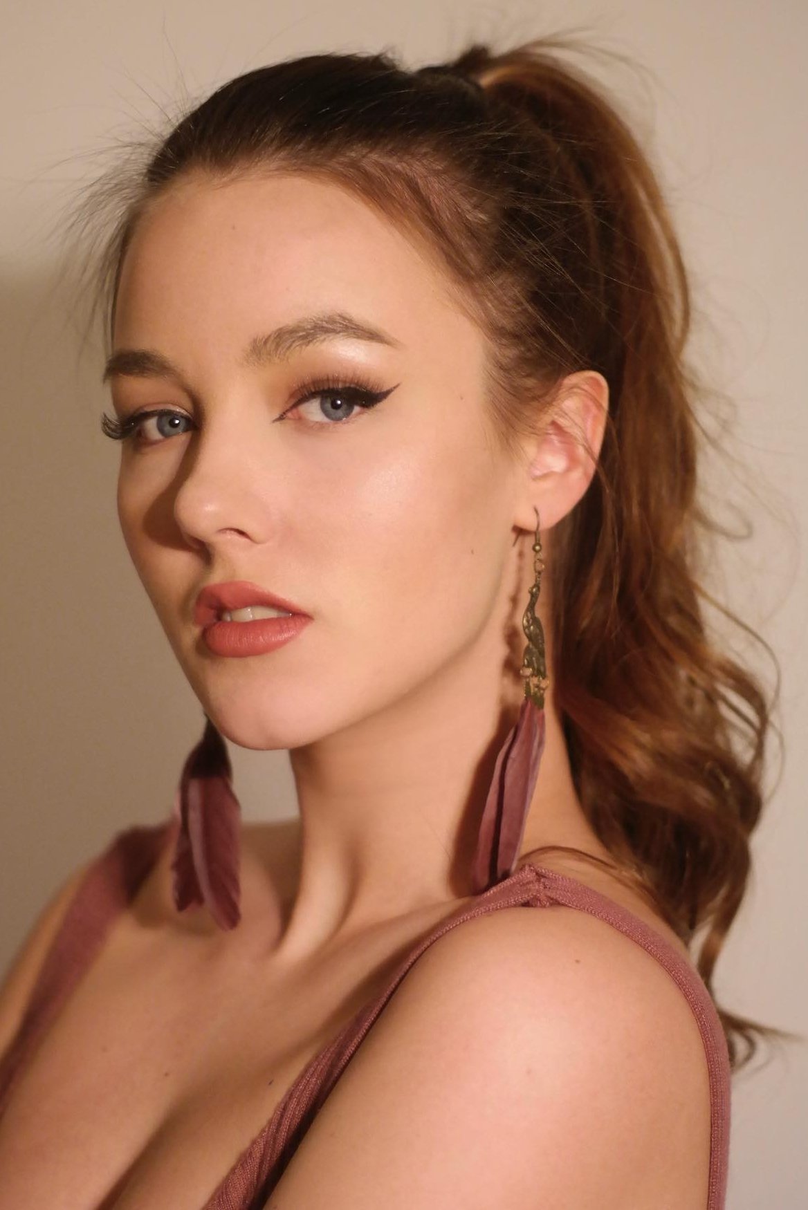 بازیگر Réka Dóra Urbán  