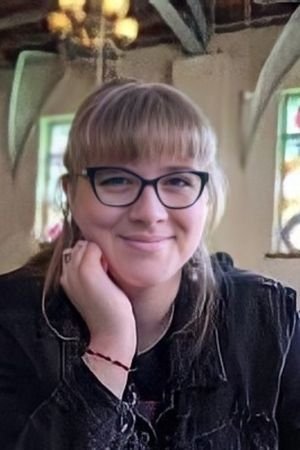 بازیگر Caitlin Adamcik  