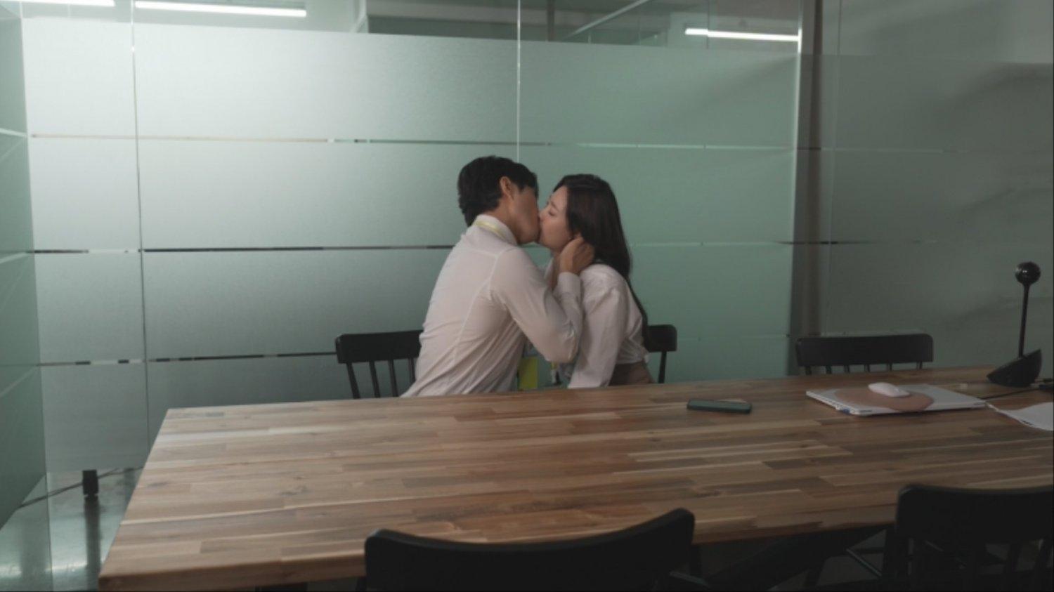윤율의 사내 불륜|윤율의 사내 불륜