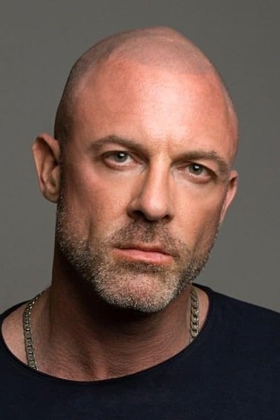 بازیگر Benedict Garrett  