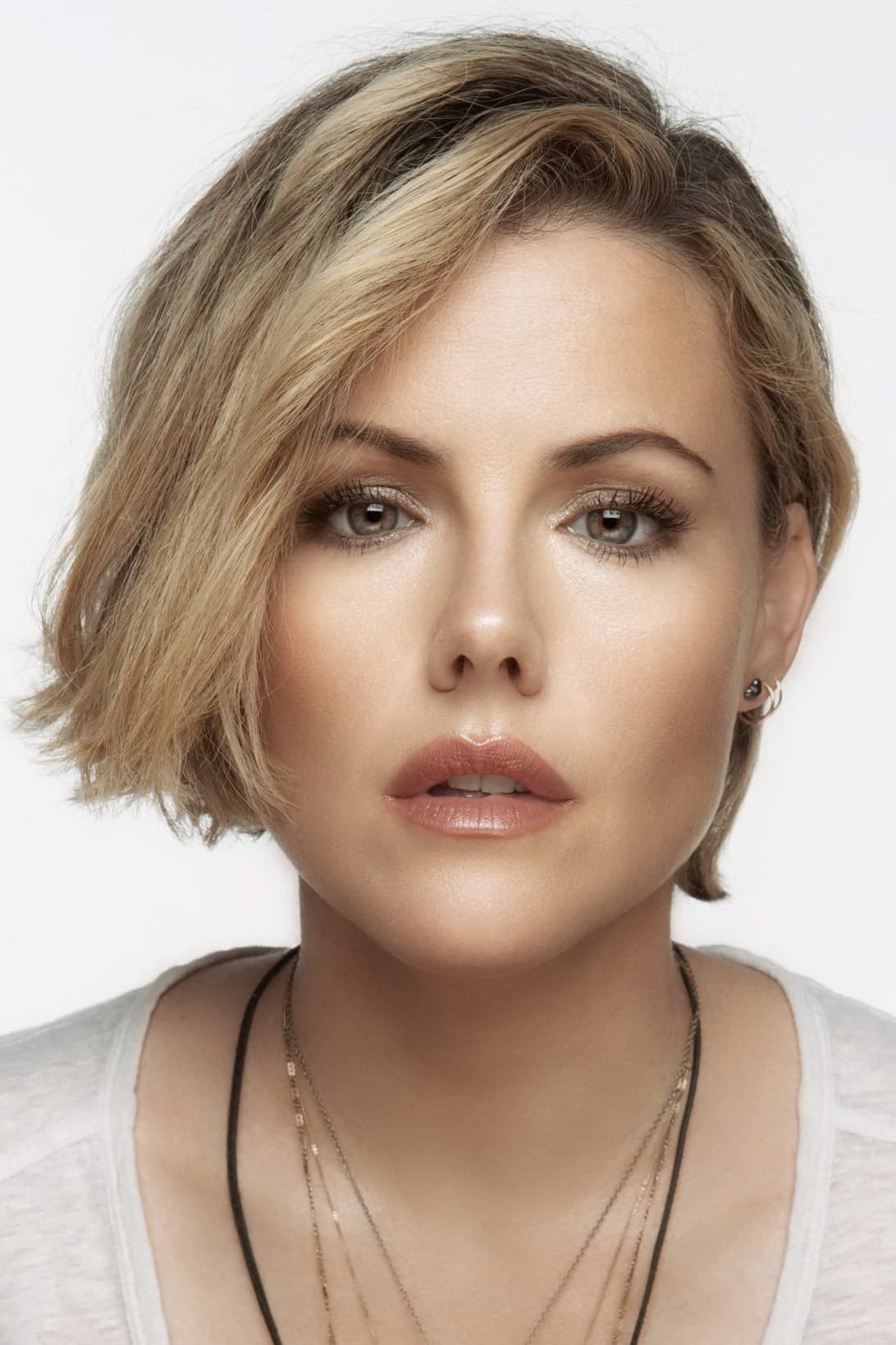 بازیگر Kathleen Robertson  