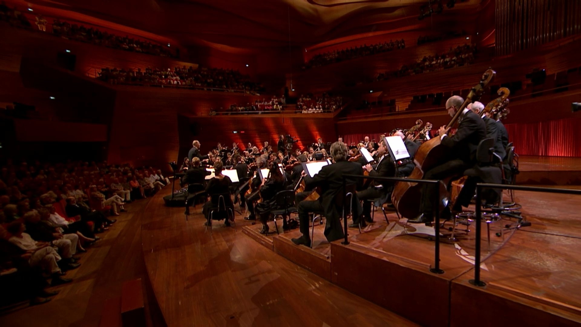 Beethoven: The Symphonies (Rafael Frühbeck de Burgos Conducts the Danish National Symphony Orchestra)|Beethoven: The Symphonies (Rafael Frühbeck de Burgos Conducts the Danish National Symphony Orchestra)
