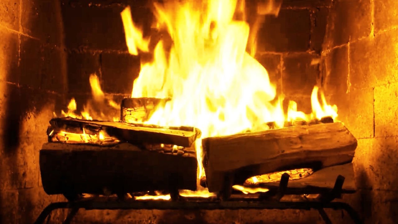 Fireplace 4K: Crackling Birchwood from Fireplace for Your Home|Fireplace 4K: Crackling Birchwood from Fireplace for Your Home