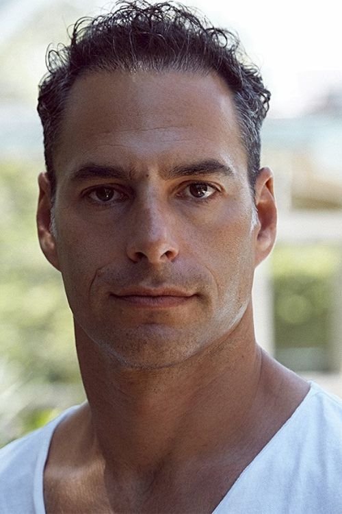 بازیگر Lucas Akoskin  