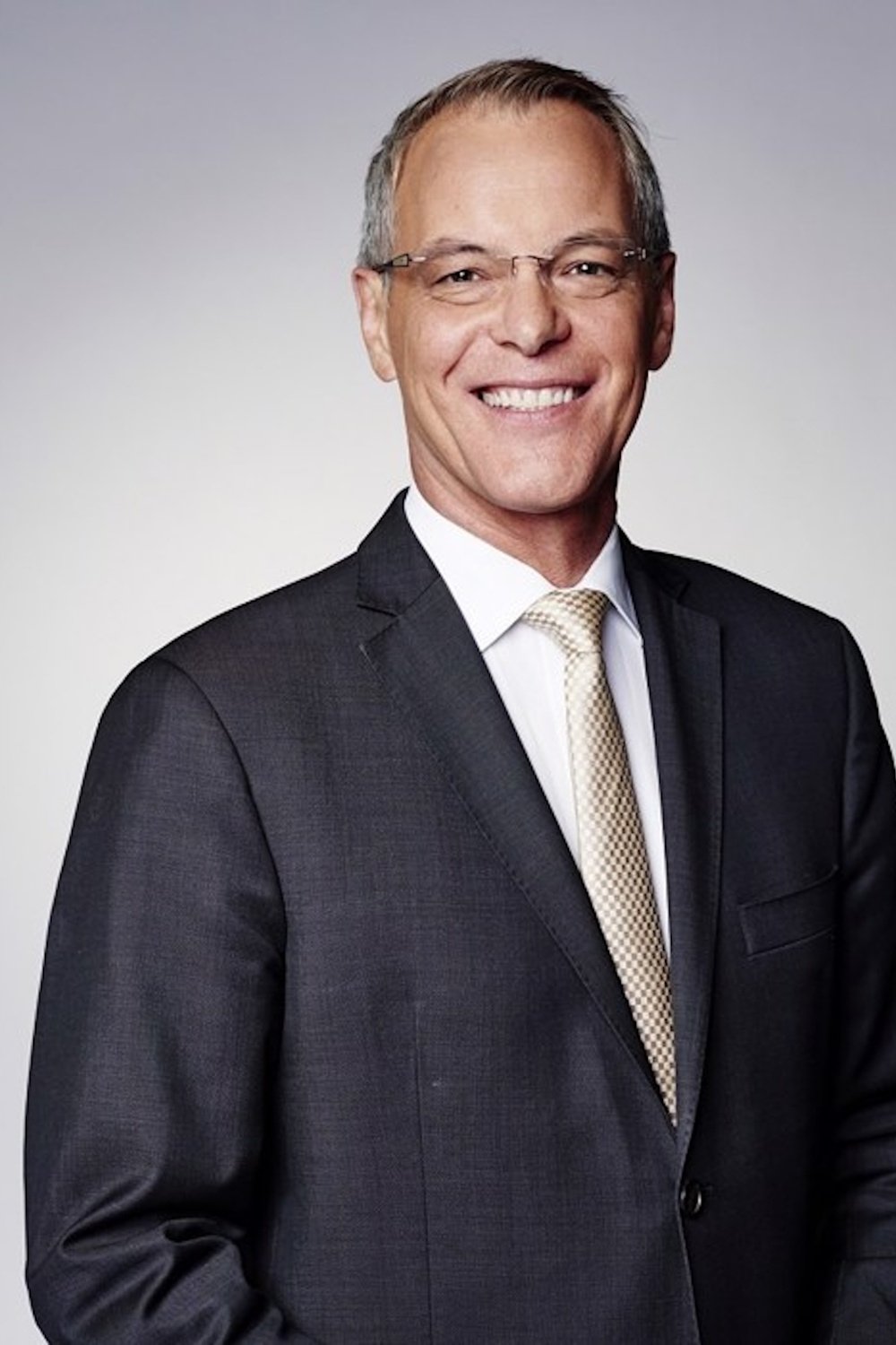 بازیگر Simon Dallow  