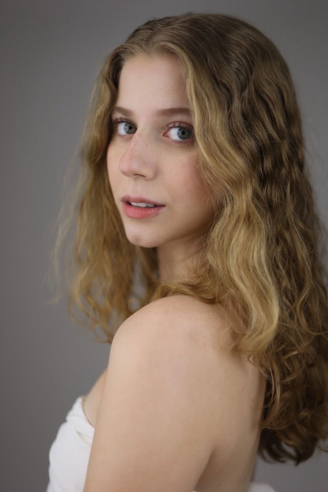بازیگر Vitória Araldi  
