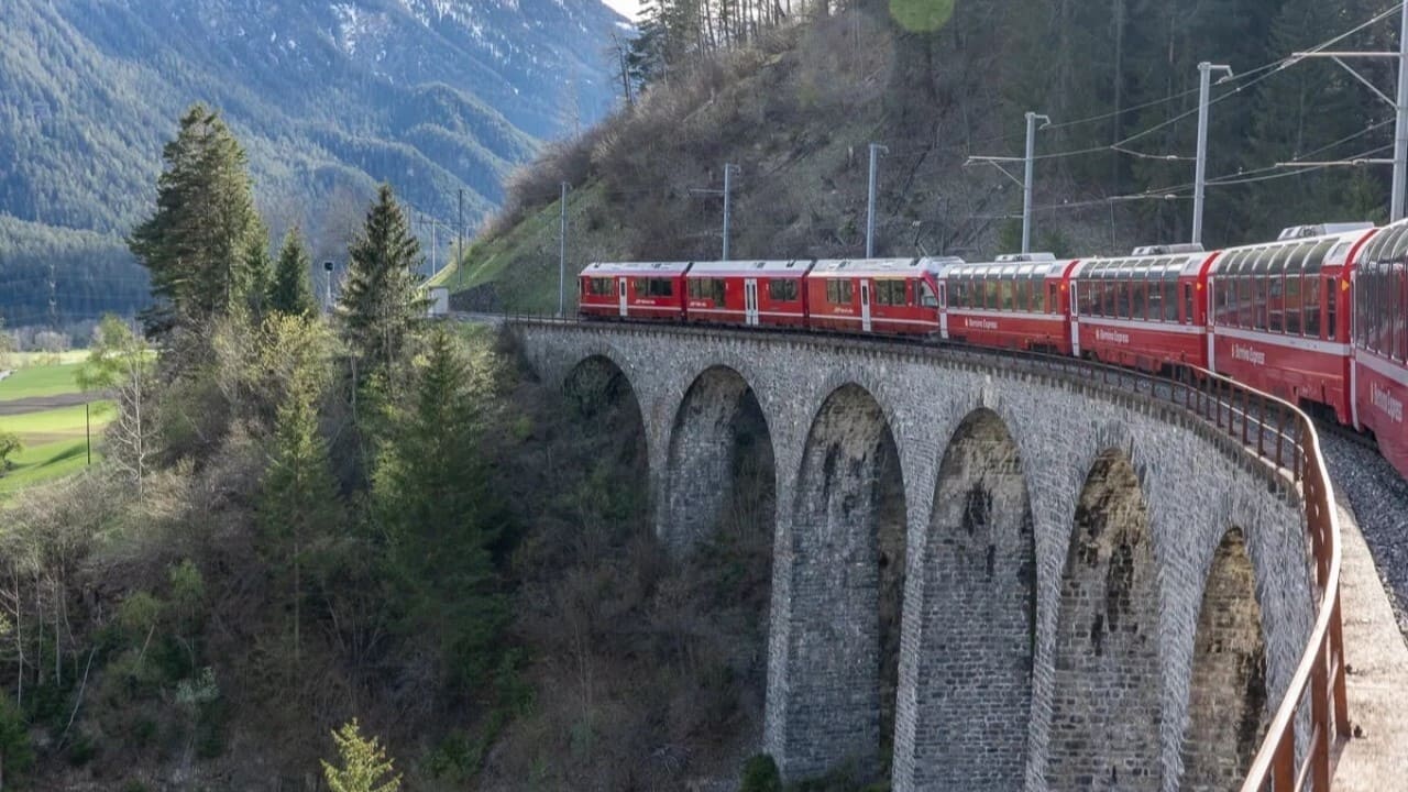 En train à travers la Suisse|En train à travers la Suisse