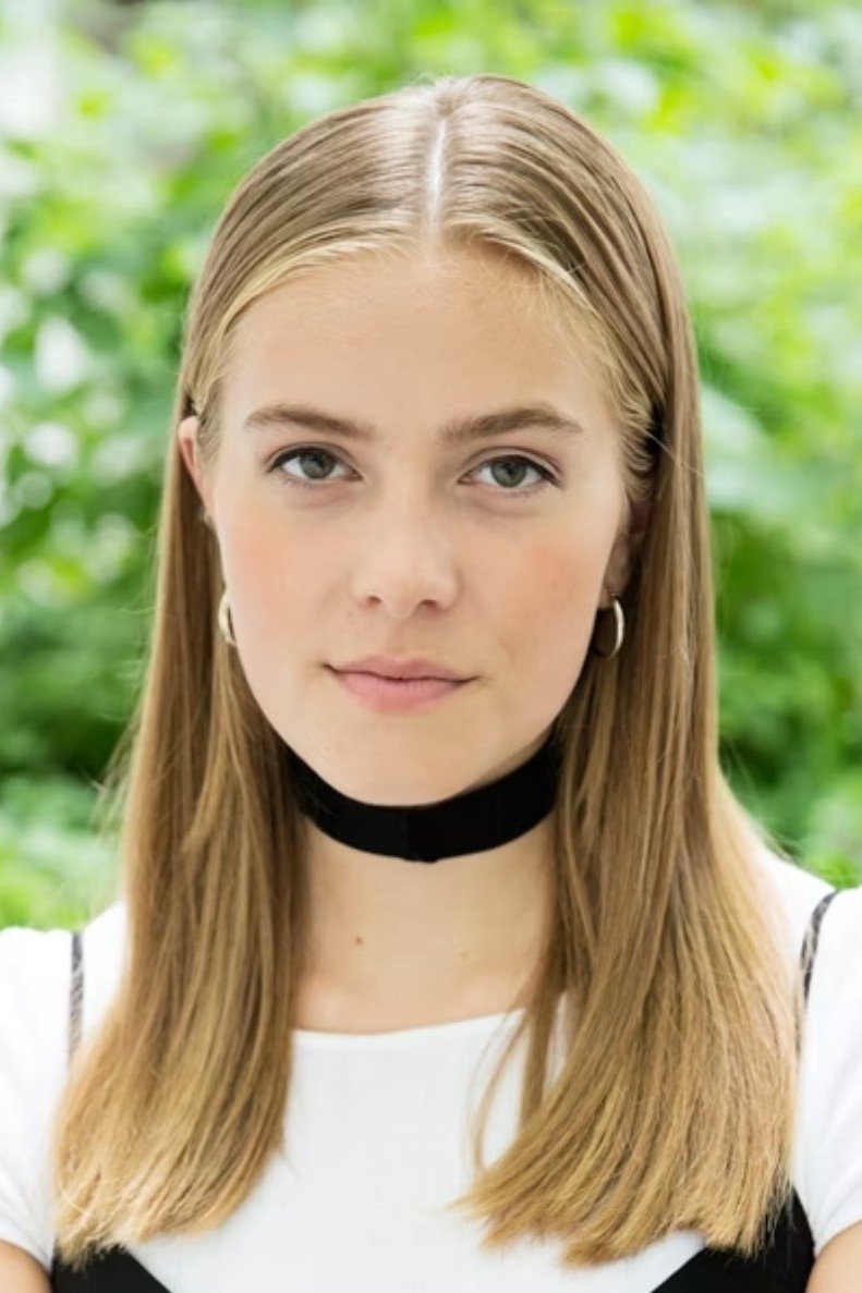 بازیگر Olivia Stenderup Garre  