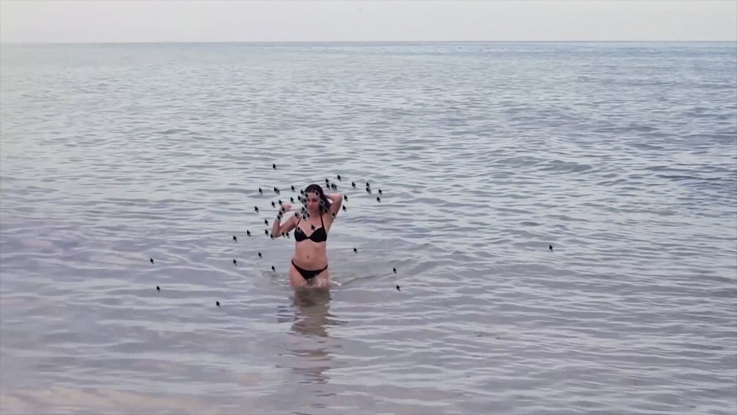 Hot Beach Babe Aims to Please|Hot Beach Babe Aims to Please