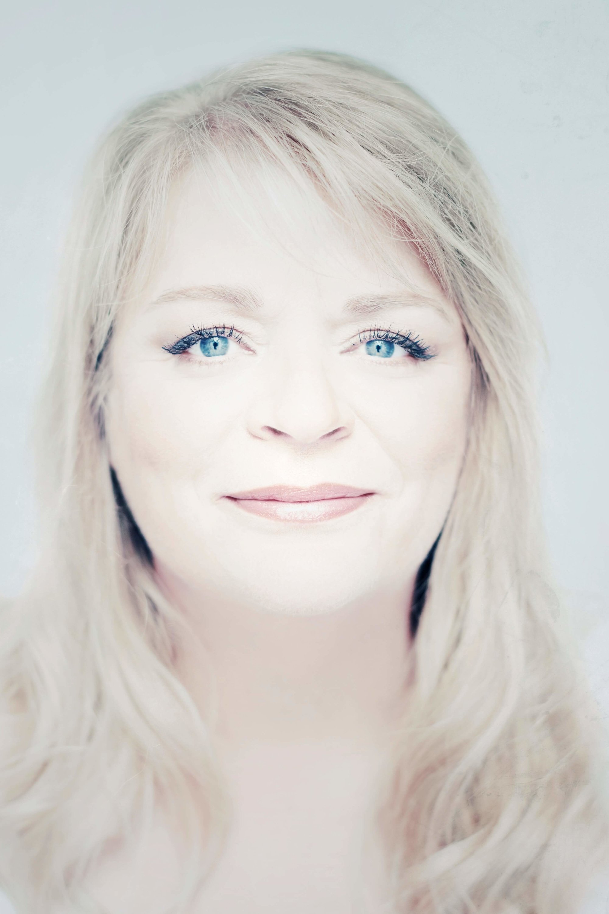 بازیگر Angèle Dubeau  