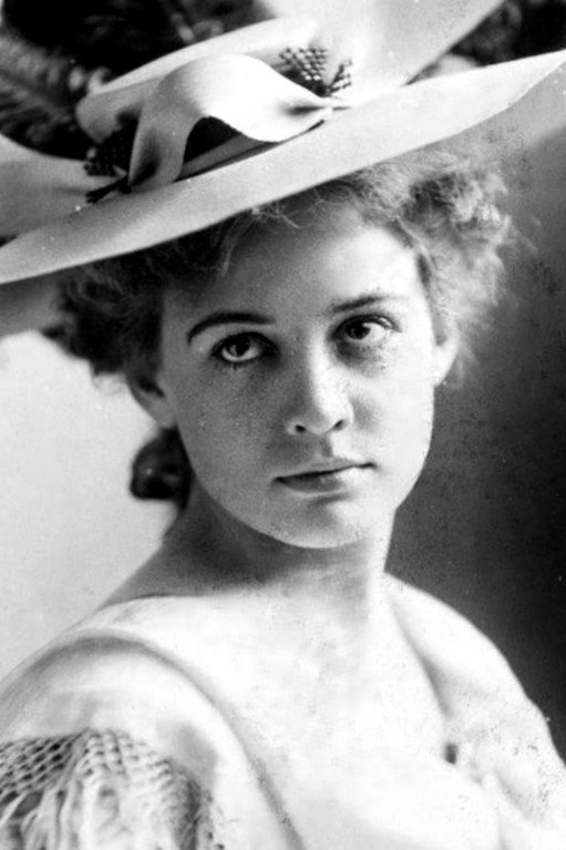 بازیگر Pauline French  