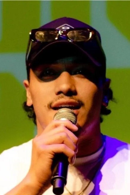 بازیگر Aaron Pulemagafa  