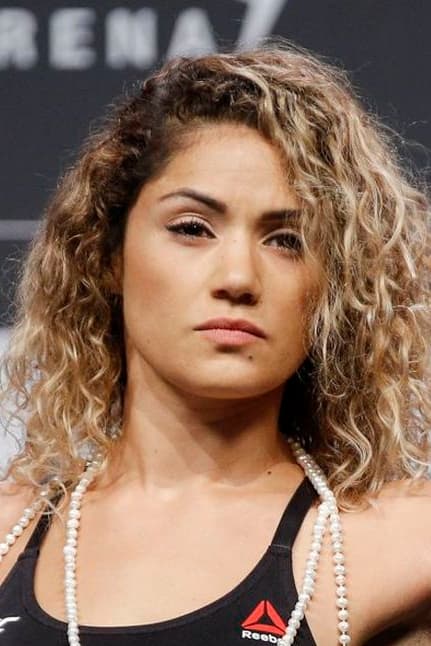 بازیگر Pearl Gonzalez  