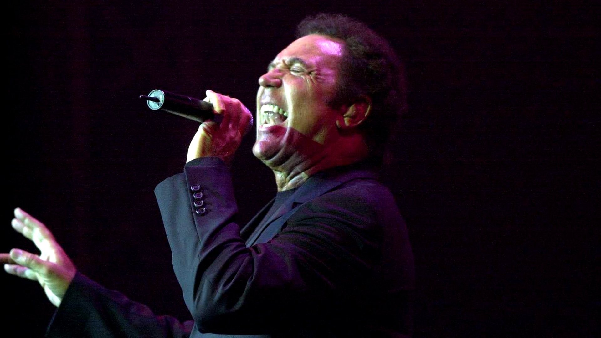 Tom Jones: Live at Cardiff Castle|Tom Jones: Live at Cardiff Castle