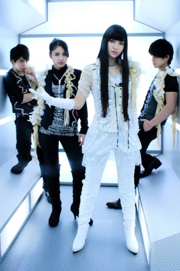 بازیگر AKINO with bless4  