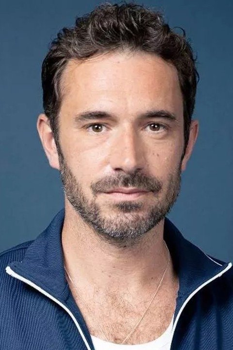 بازیگر Oliver Farnworth  