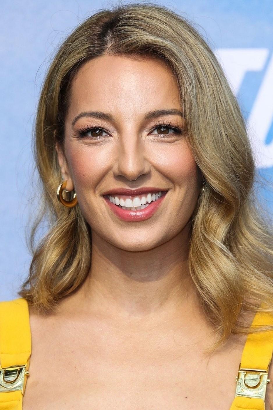 بازیگر Vanessa Lengies  