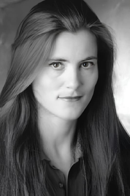 بازیگر Bryndis Petra Bragadóttir  