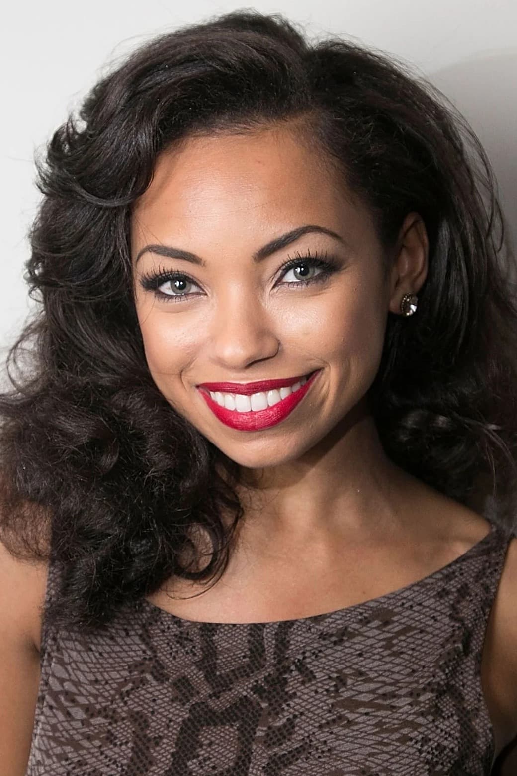 بازیگر Logan Browning  