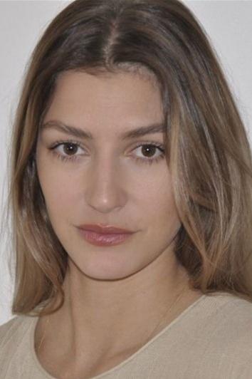 بازیگر Laura Auclair  