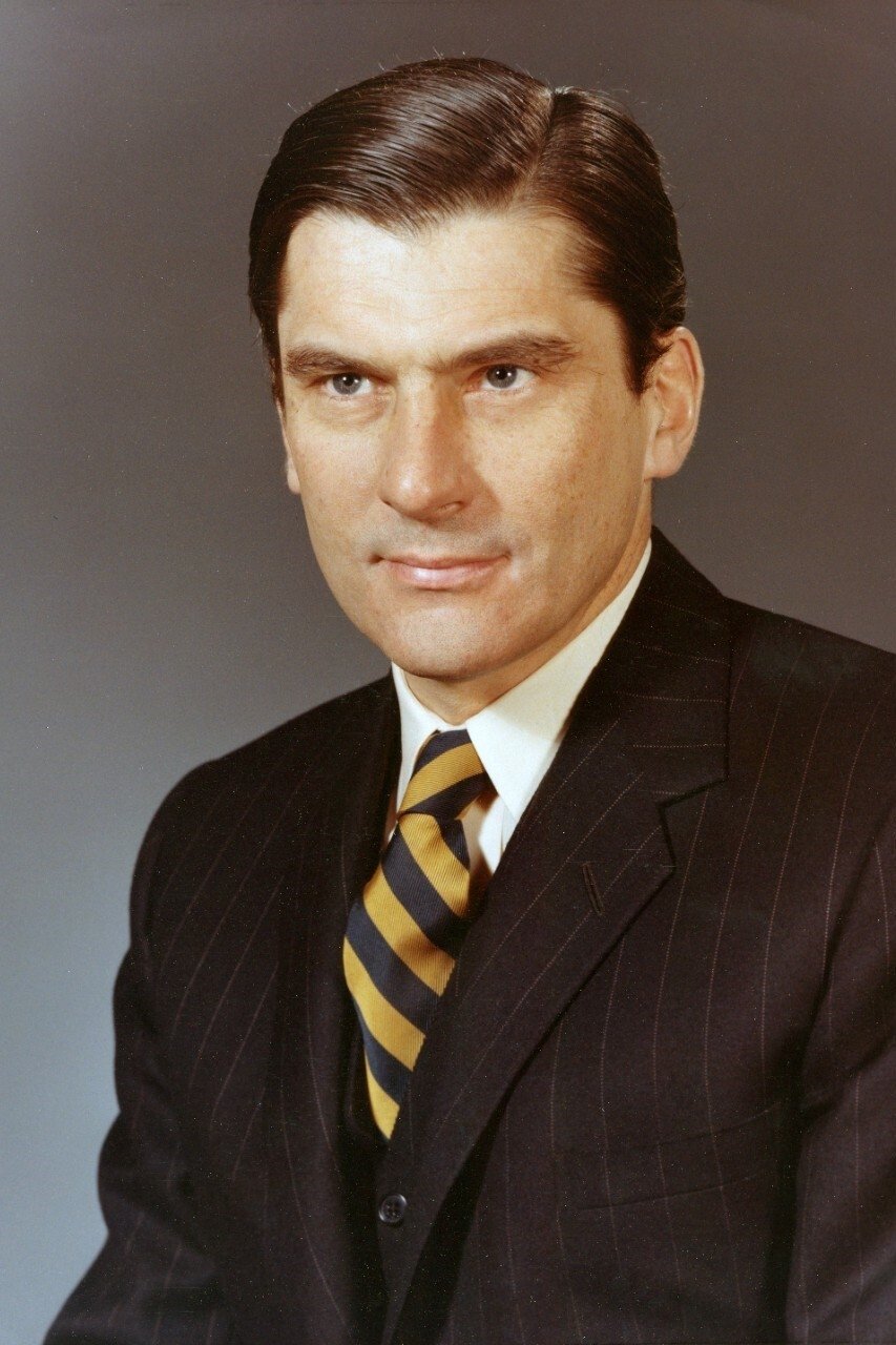 بازیگر John Warner  